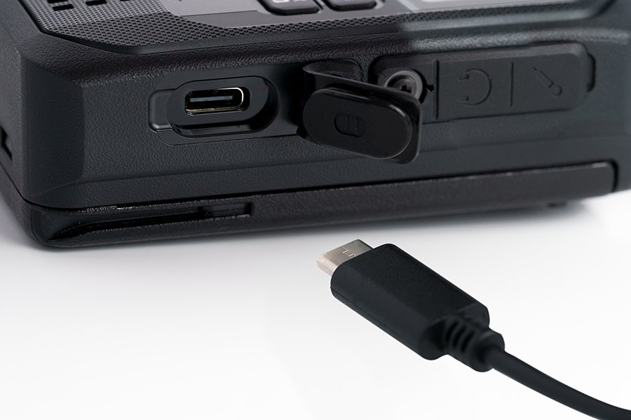 充電端子にUSB Type-C™を採用